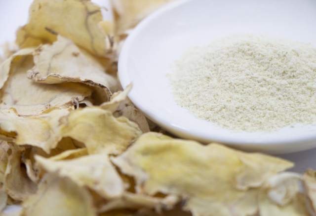 健康酢・限定ビワミンに含まれる春ウコン